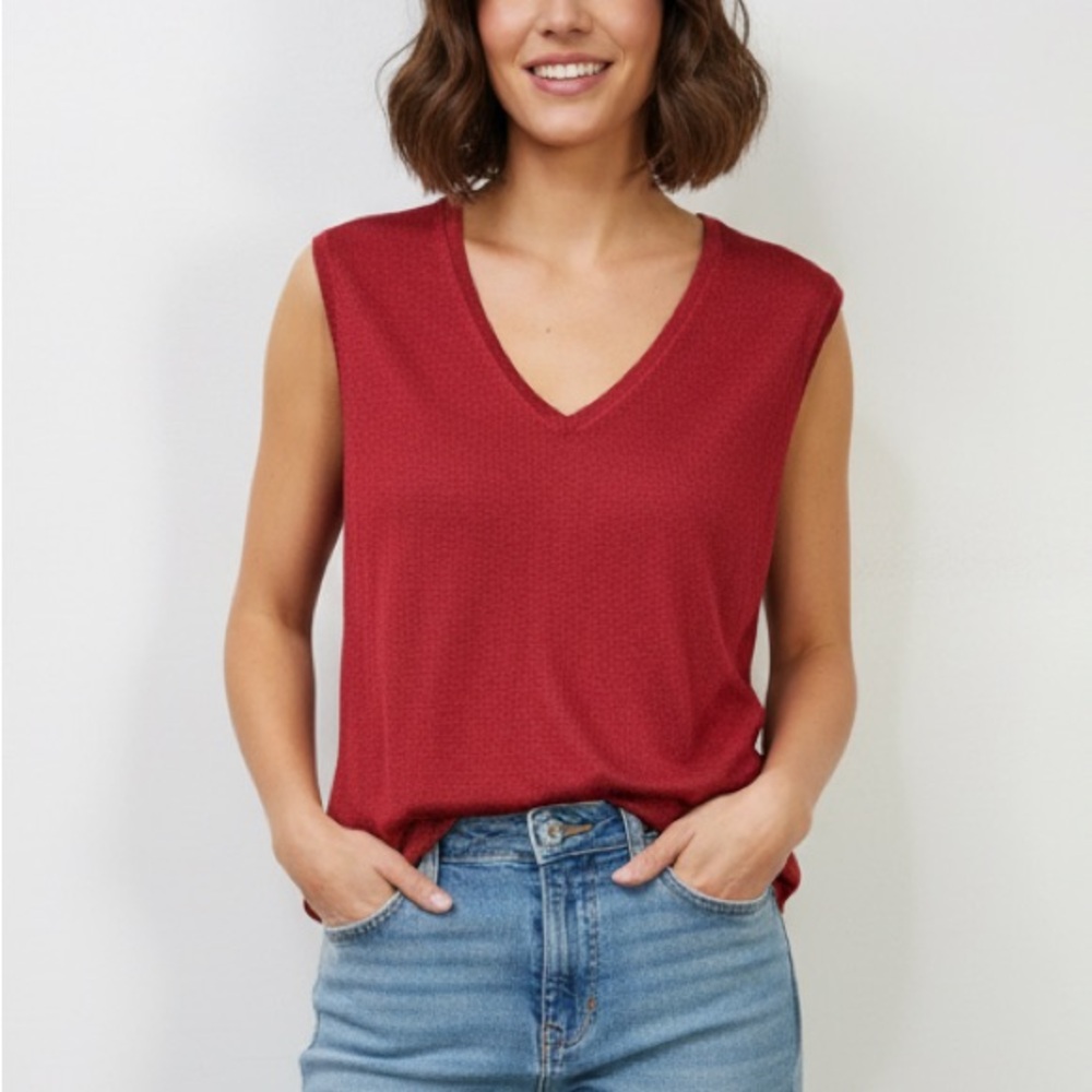 Emme Rouge Red 100% Rayon
V-Neck Knit Sleeveless
Sweater Tank Top